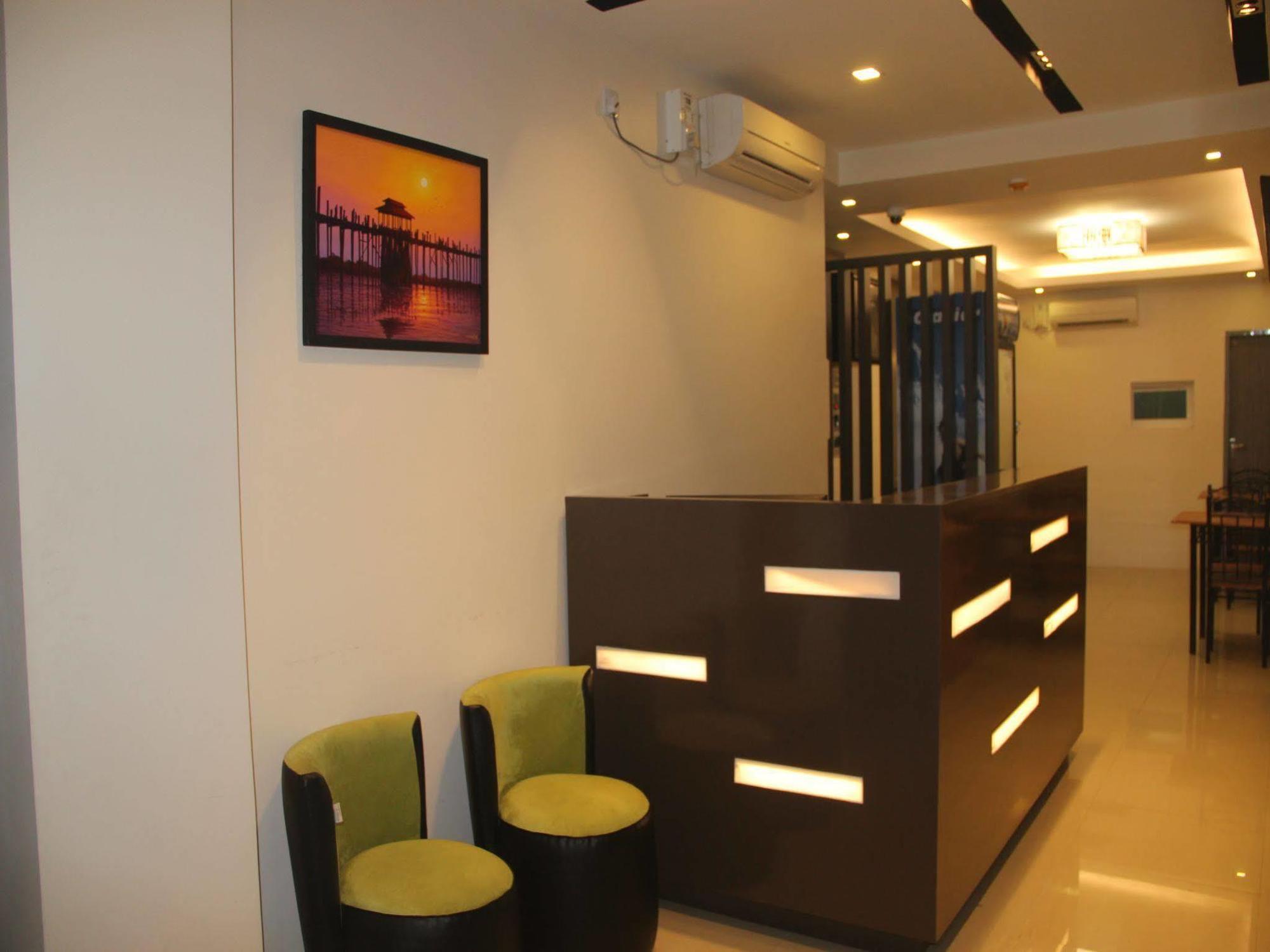The Vibe Inn Yangon Exterior foto