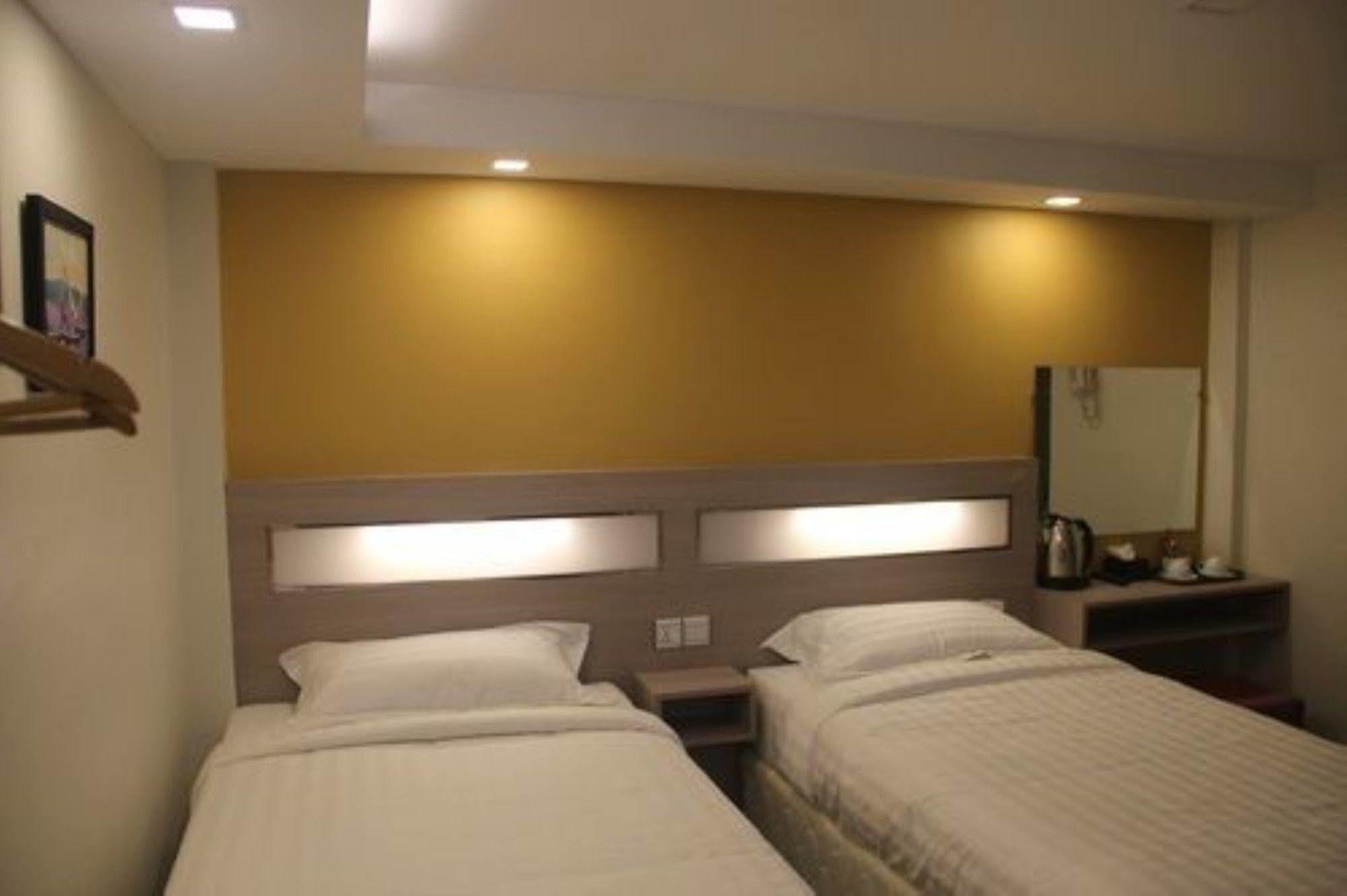 The Vibe Inn Yangon Exterior foto